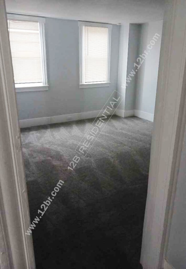 Building Photo - 5-Bedroom Home Close to Rockefeller Park