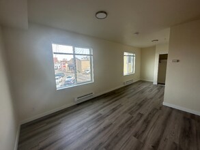 Building Photo - 334 Wells Ave S