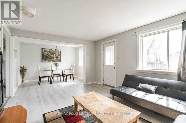 Photo du bâtiment - 1725 Spruce Hill Rd