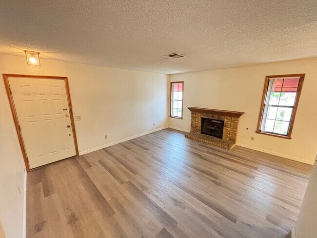 Foto del edificio - Gorgeous condo is a spacious 2Bed/2Bath un...