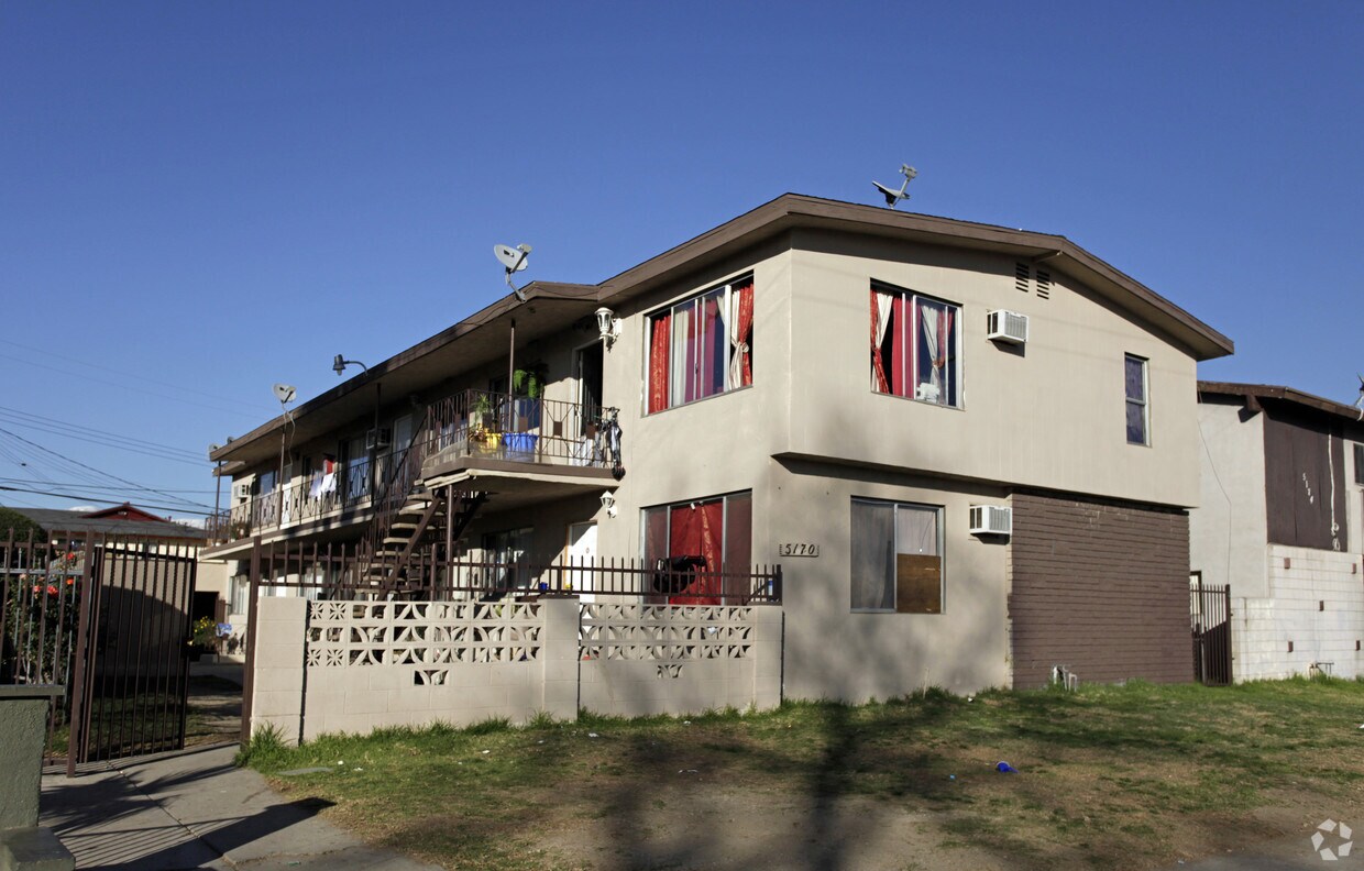 Primary Photo - 5170 Bandera St