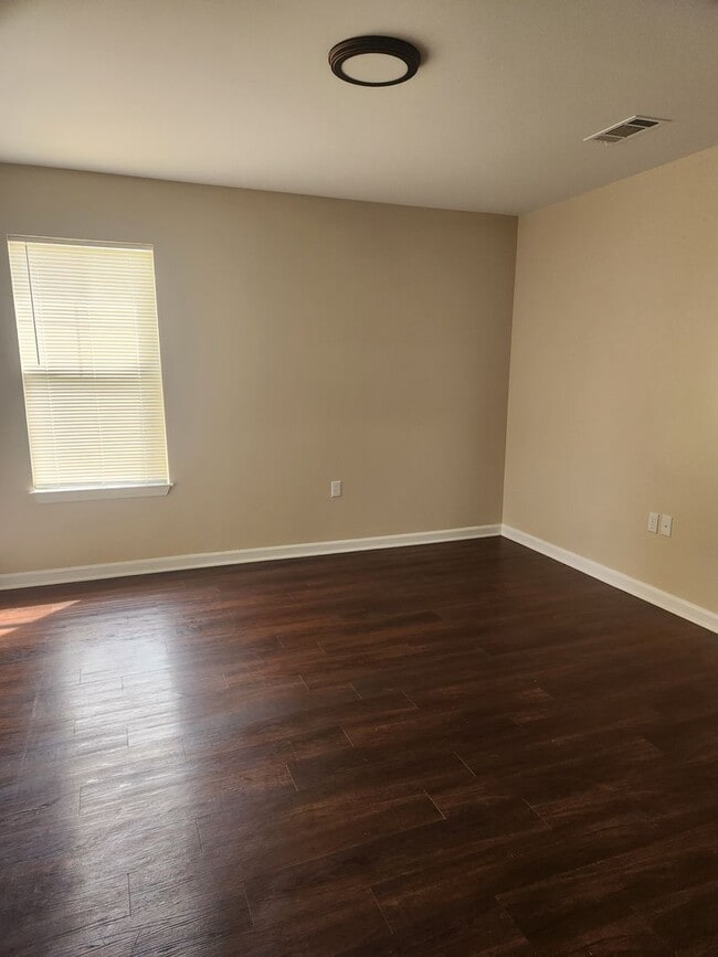 Building Photo - 5563 Banyan Ct