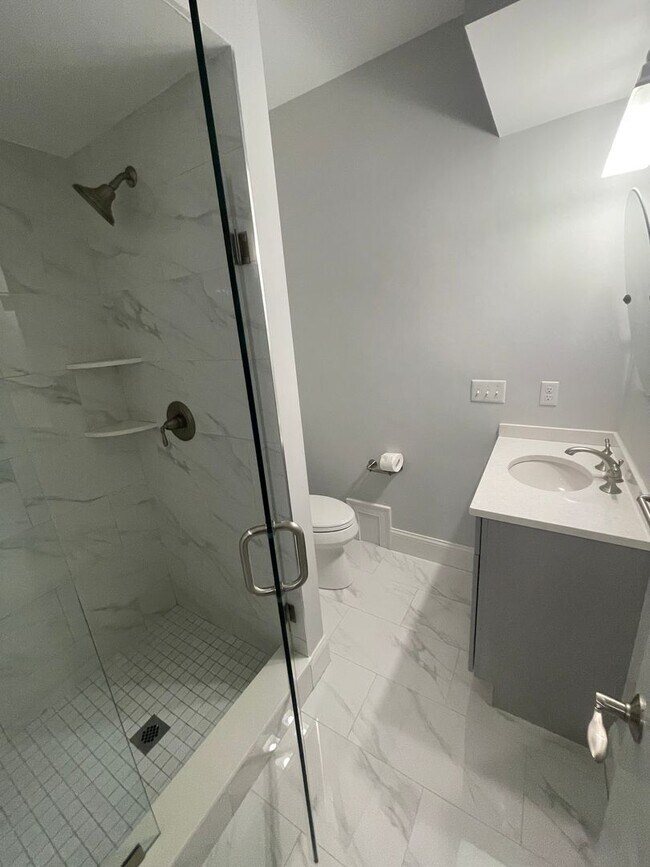 Foto del edificio - All new modern one bedroom with parking