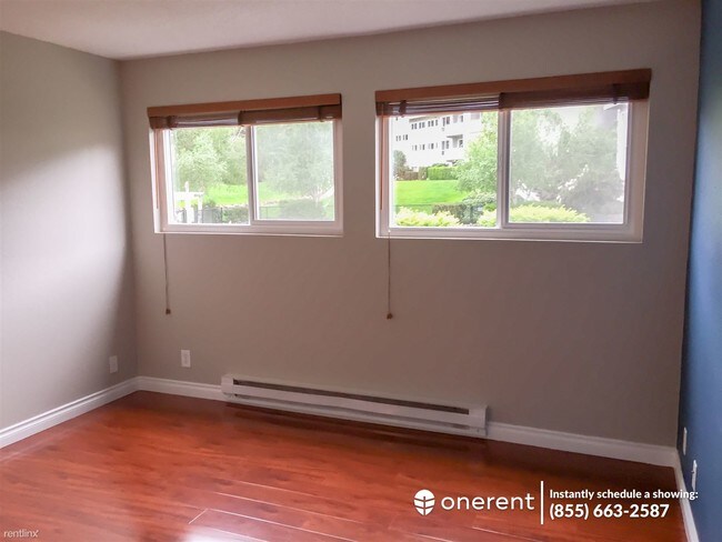 Building Photo - 2 br, 1 bath Condo - 12700 NE 8th St