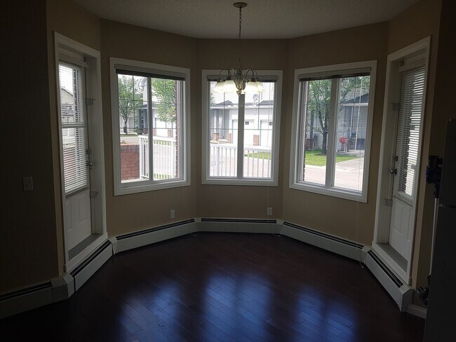 Photo du bâtiment - 2 Bed 2 Bath Unit in Calgary, AB