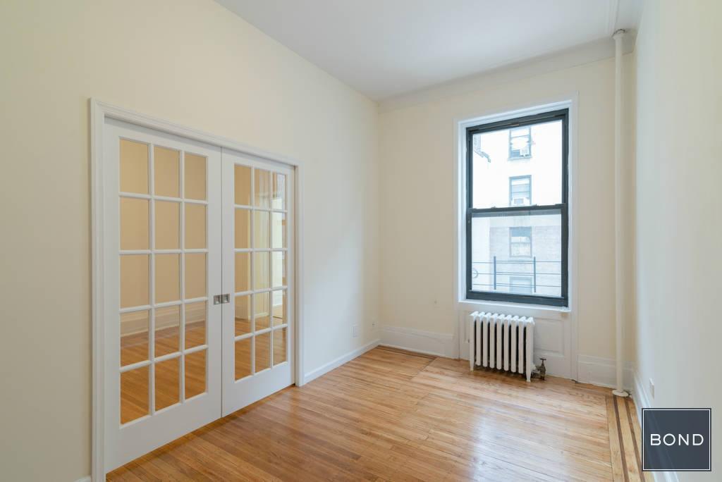 Primary Photo - 218 W 72nd St