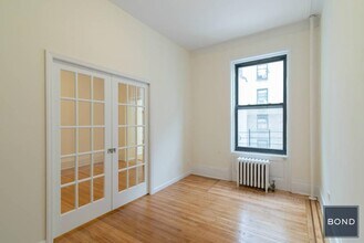 Building Photo - 218 W 72nd St