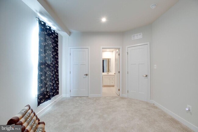 Building Photo - 4468 Sulford Ter