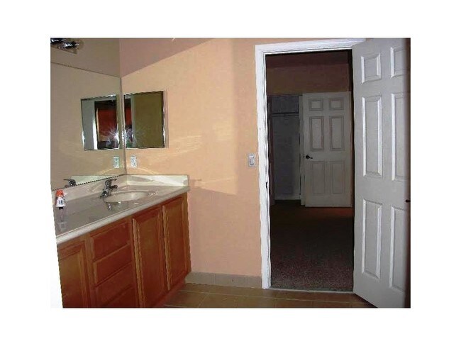 Building Photo - 134 SE Crestwood Cir