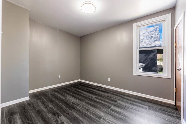 Foto del edificio - 554 Douglas Ave