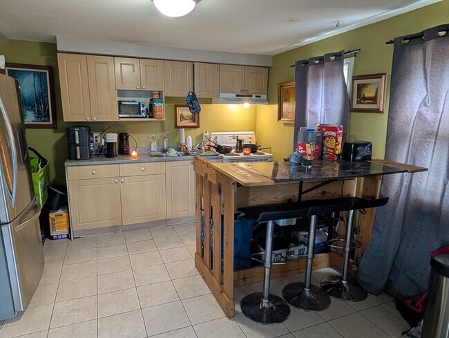 Photo du bâtiment - 5883 Mcleod Rd