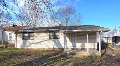 Building Photo - 2338 N Weller Ave