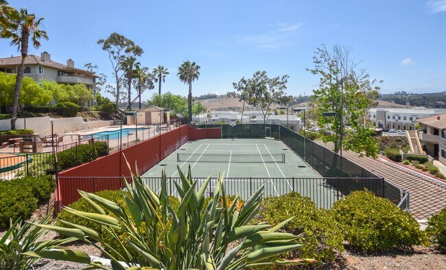 Foto del edificio - Beautiful Upstairs End Unit Condo In Gated Community!
