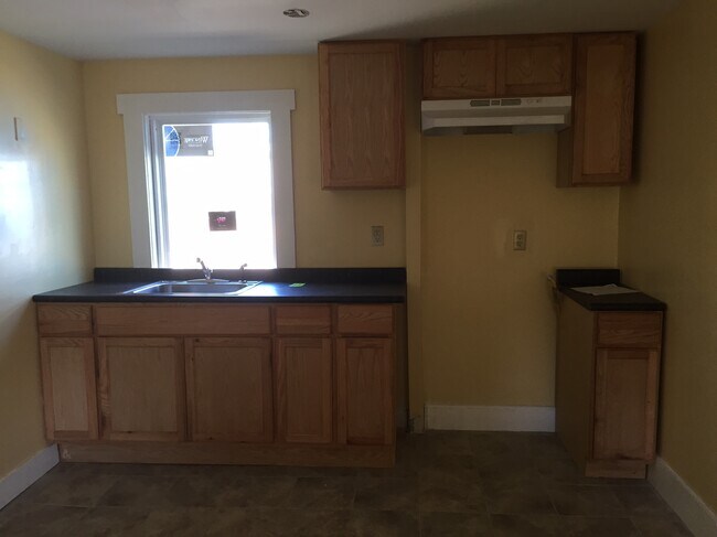 Building Photo - 31 Spruce St