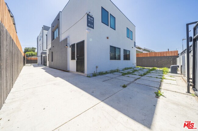 Building Photo - 4112 1/2 Normandie Ave