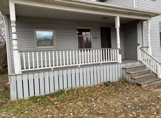Building Photo - 2 br, 1 bath  - 1203 Mackinaw St Mackinaw