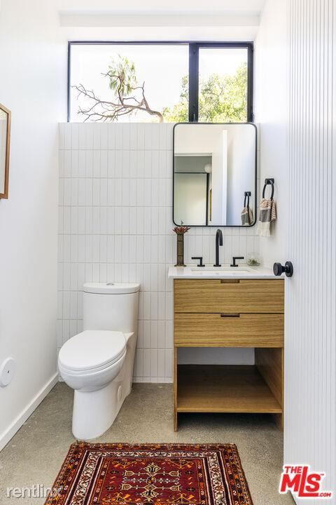 Building Photo - 2 br, 2.5 bath House - 1626 Micheltorena St