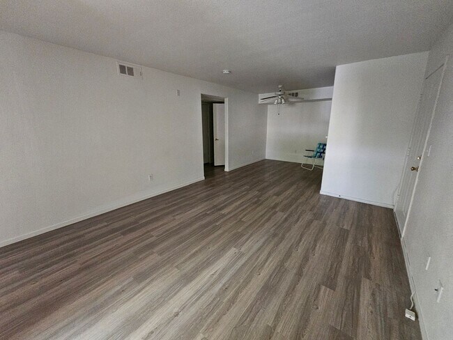 Building Photo - GATED LATIGO CONDO - 1 bed/1 bath!!