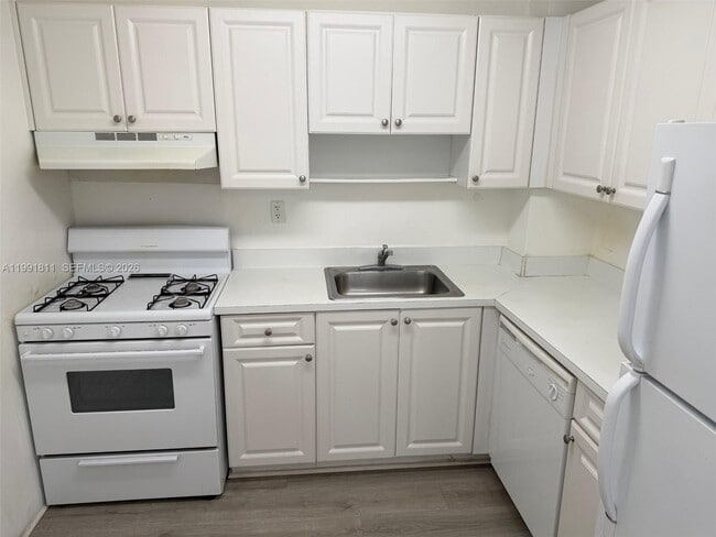 Building Photo - 13120 SW 92nd Ave
