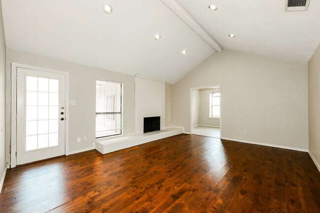 Foto del edificio - 904 Fairfield Ln
