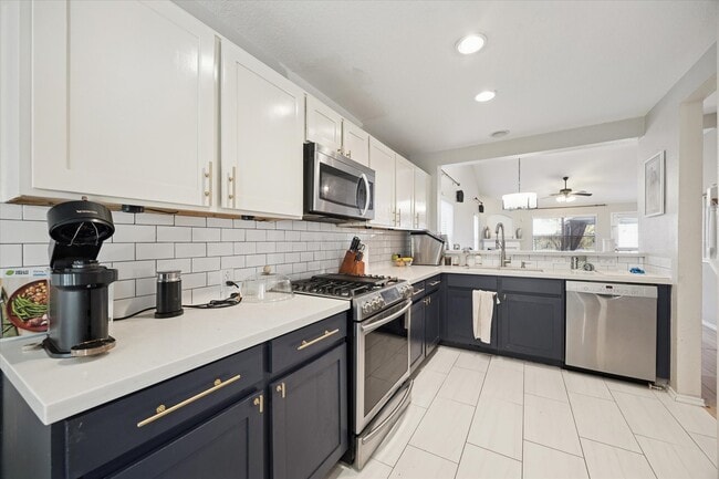 Foto del edificio - 5802 Spring Sunrise Dr