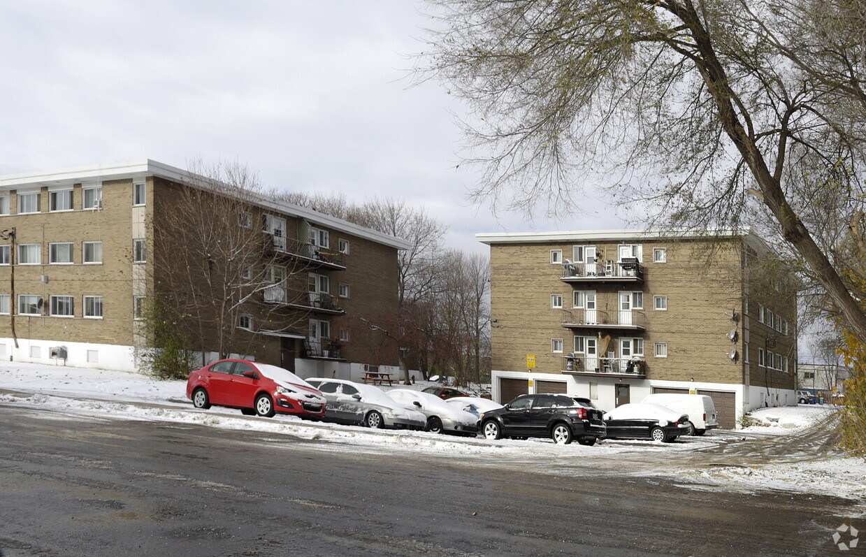 509 Delmar, PointeClaire, QC H9R 4A7 Apartments 509 Delmar Pointe