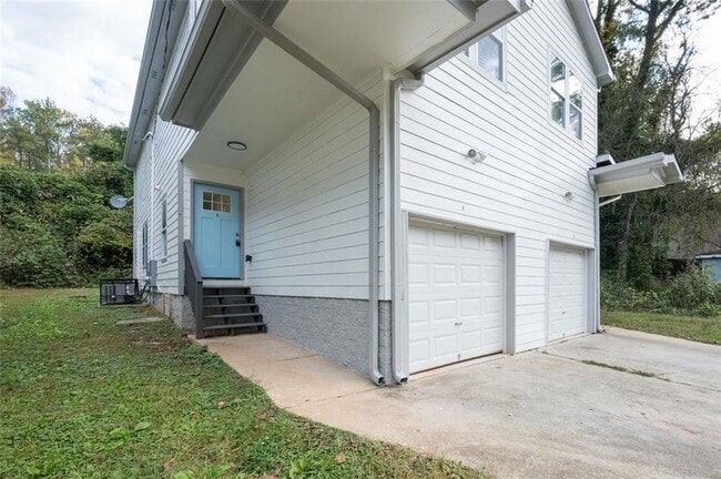 Building Photo - 2027 Lois Pl NW