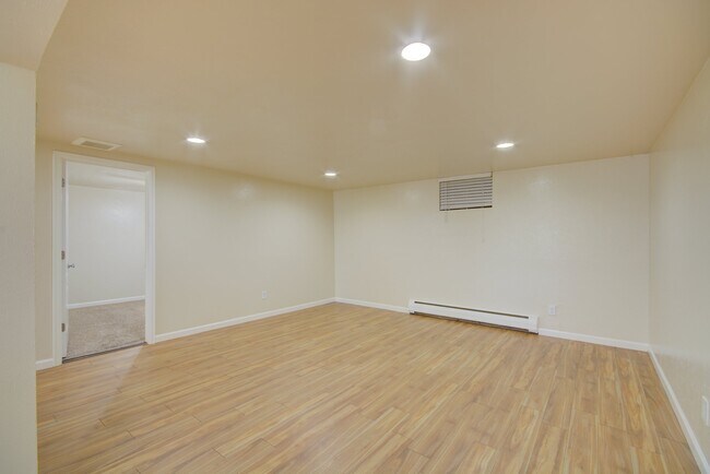 Foto del edificio - 375 S Depew St