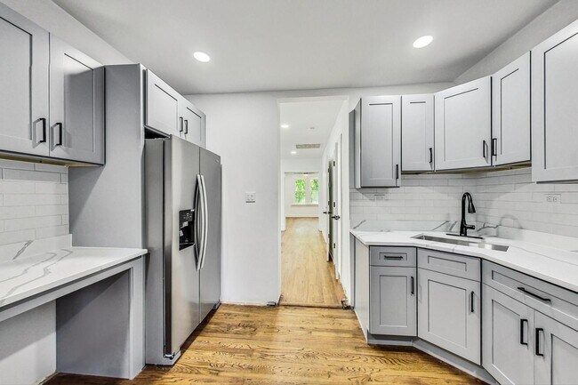 Building Photo - 2717 N Drake Ave