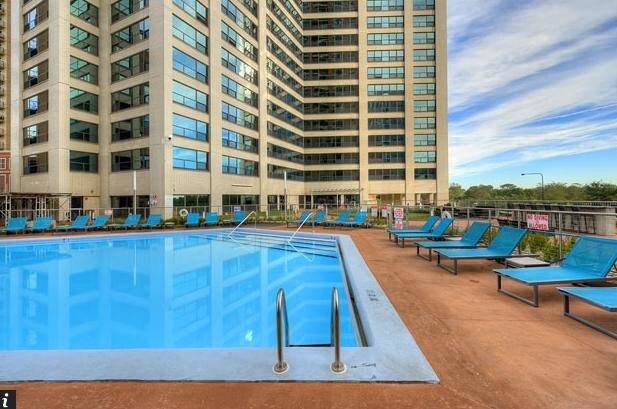 Primary Photo - 1120 S Michigan Ave