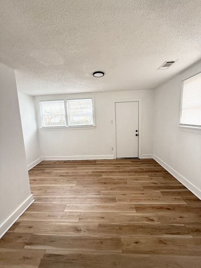 Foto del edificio - 1611 W 16th St