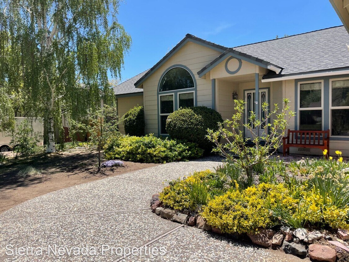 Primary Photo - 4 br, 2.5 bath House - 270 Moonshine Cir