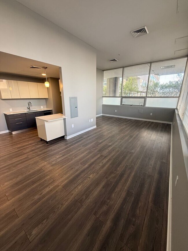 Interior Photo - Spectra Plaza