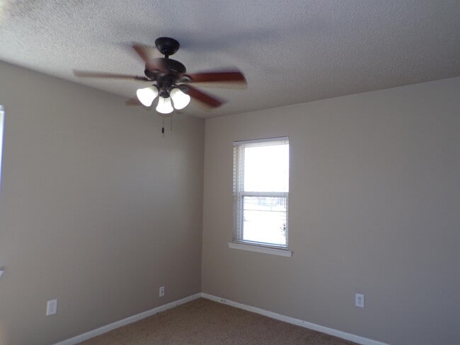 Foto del edificio - 313 Highland Dr