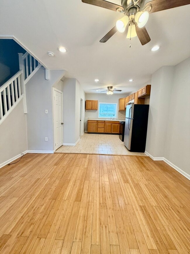 Building Photo - Rare 5-Bedroom Gem in Kingsessing