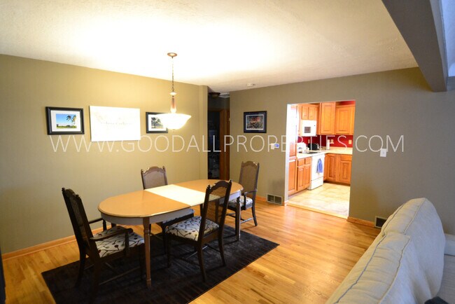 Foto del edificio - 3 Bedroom Ranch in Urbandale