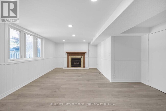 Building Photo - 1422 Summerhill Crescent