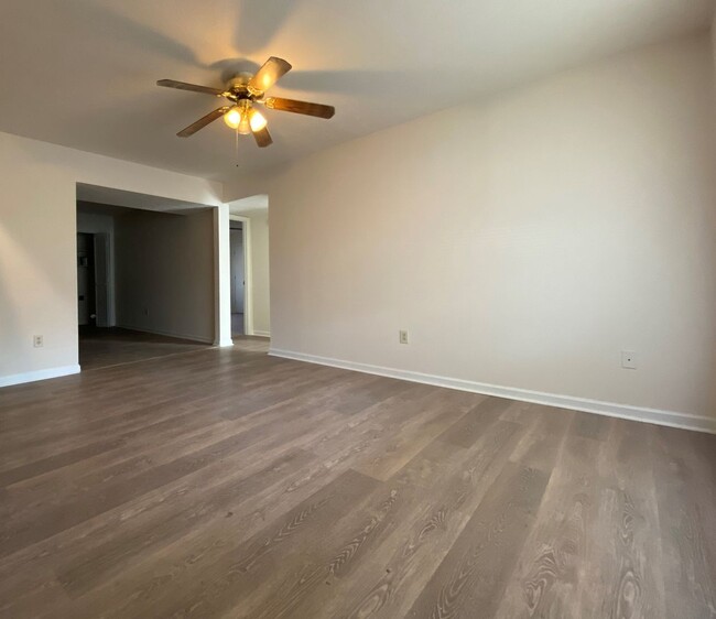 Foto del edificio - Townhouse style 4bed, 2bath duplex in Cul-...