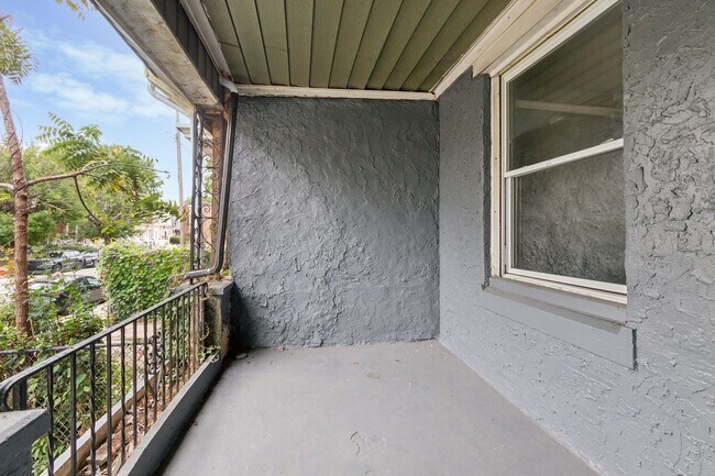 Foto del edificio - Spacious Home in Upper University City!