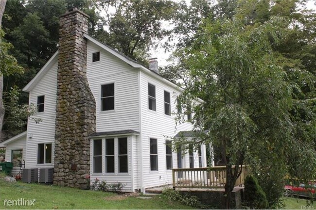 Building Photo - 745 Peekskill Hollow Rd