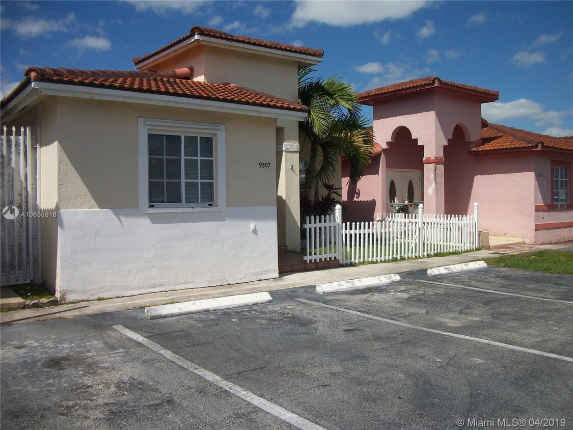 9307 NW 121st St Hialeah Gardens, FL 33018 Alquileres en Hialeah