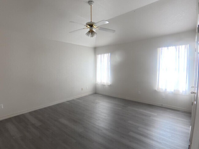 Foto del edificio - 4908 Topsey Dr
