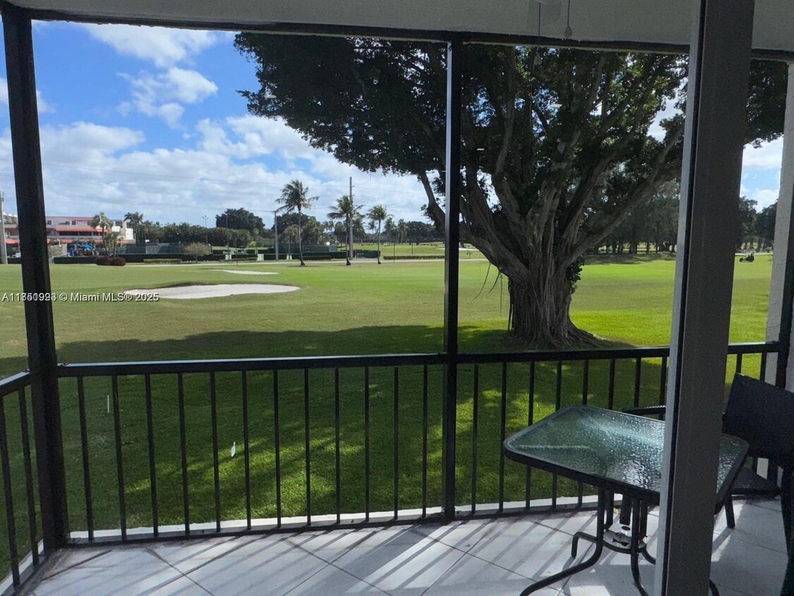 Photo - 9200 N Hollybrook Lake Dr (Pembroke Pines, FL)