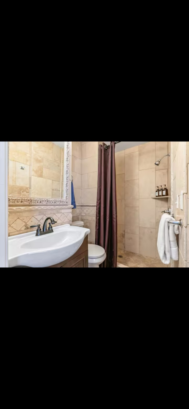 Foto del edificio - 7817 Straits Dr