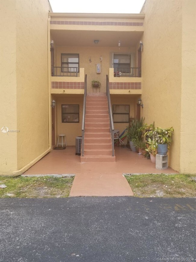 Foto del edificio - 10805 NW 7th St