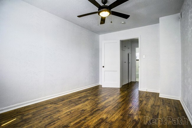 Building Photo - 1714 N Lindsay Ave