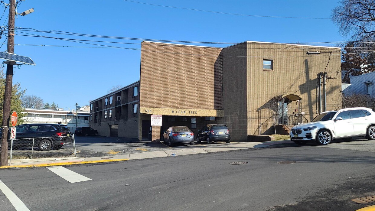 685 Prospect Ave Unit 5B, Fairview, NJ 07022 Room for Rent in