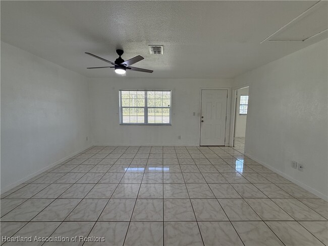 Foto del edificio - 618 Lake Groves Rd NW