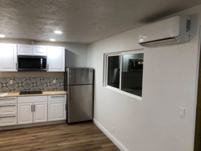 Building Photo - 1484 Ahart St