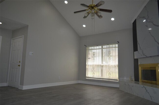 Foto del edificio - 12203 Wild Pine Dr